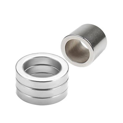 Imanes anulares magnetizados radialmente